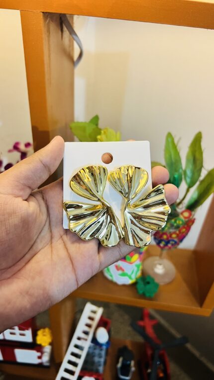 🍃 Elegant Leaf Statement Earrings