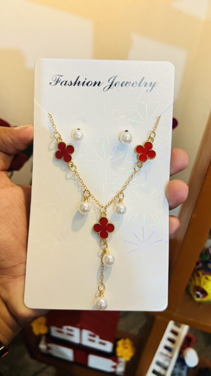 Red Clover Pearl Necklace Set