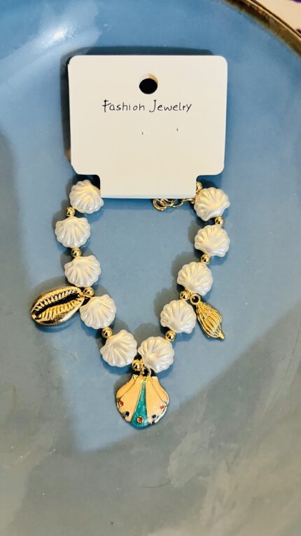 🐚 Pearl Shell Charm Bracelet